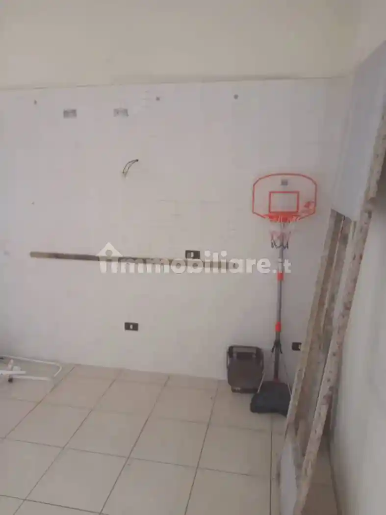 Palazzo - Edificio in Affitto - foto 2