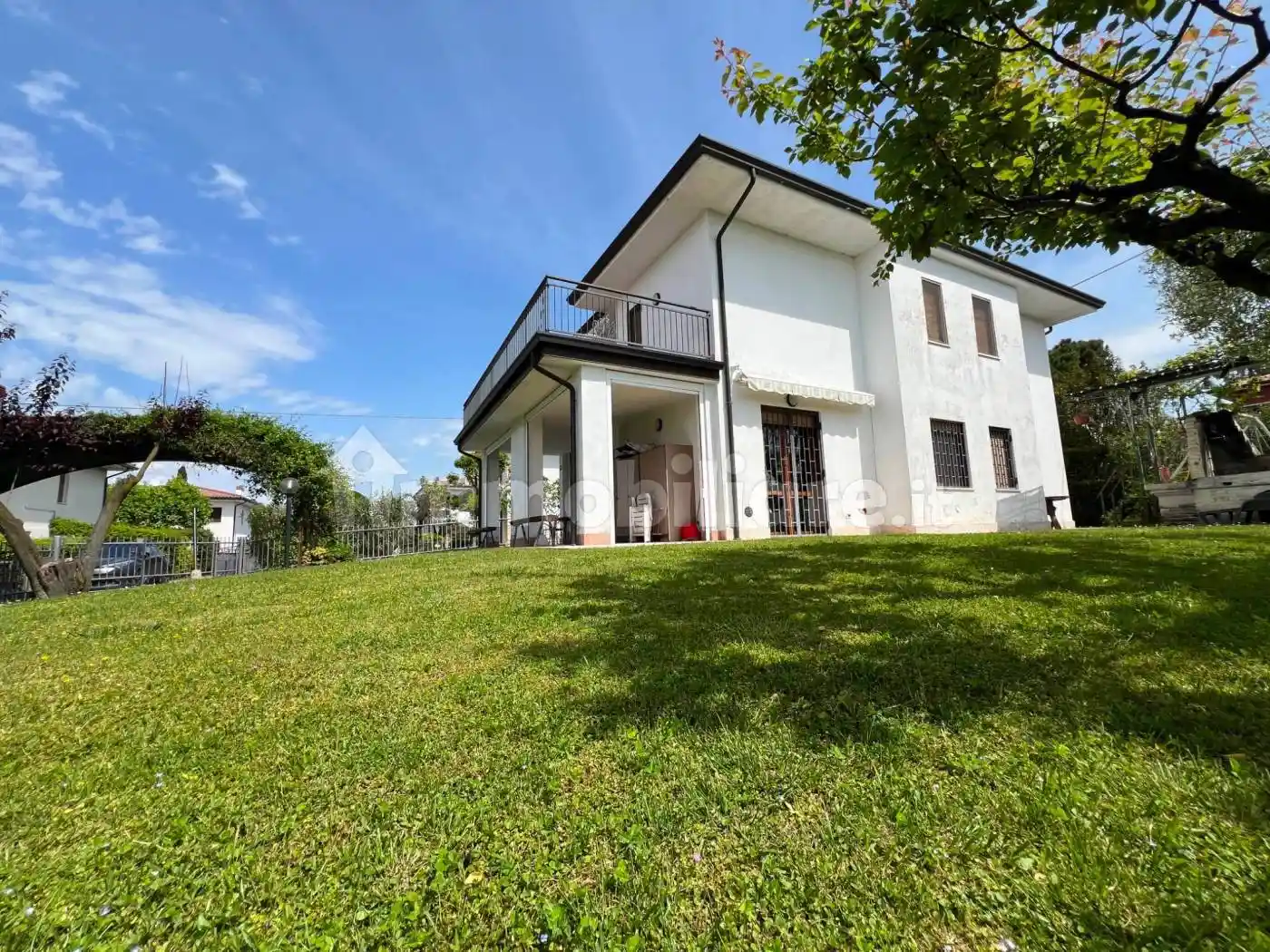 Villa in vendita a Bardolino