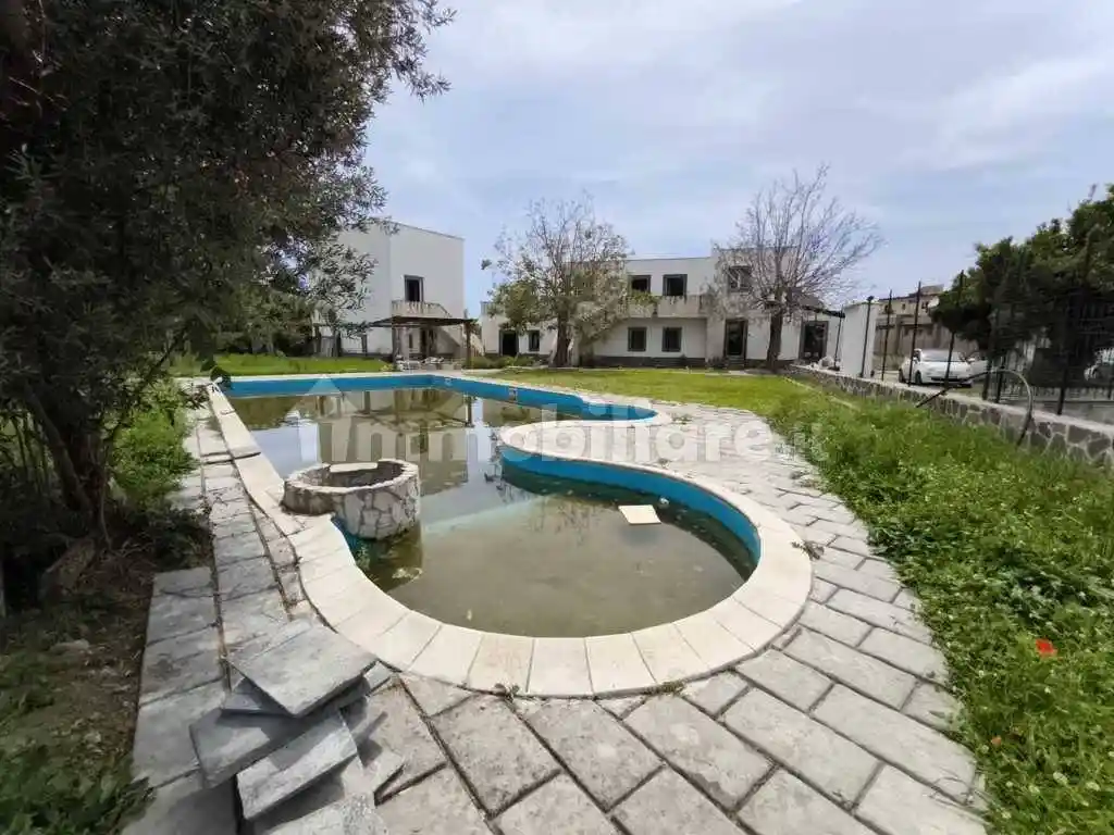 Palazzo - Edificio in vendita a Pozzuoli