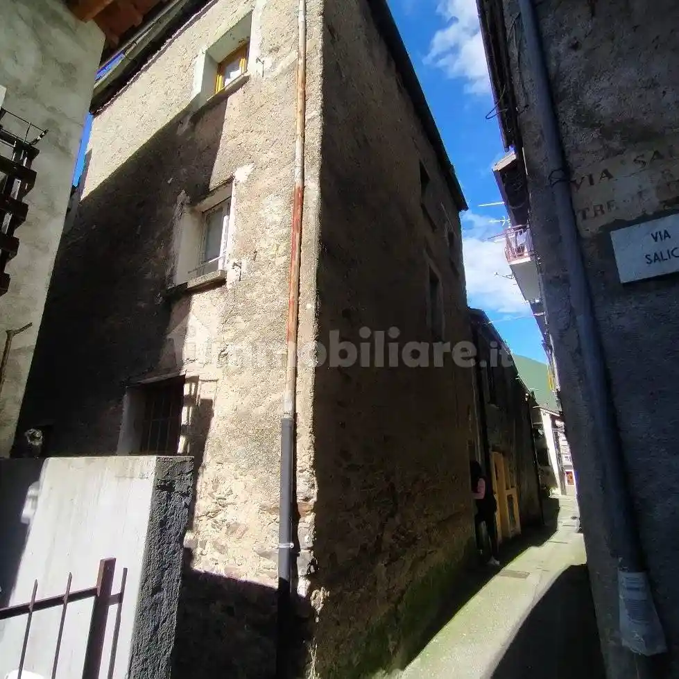 Palazzo - Edificio in vendita a Pagnona