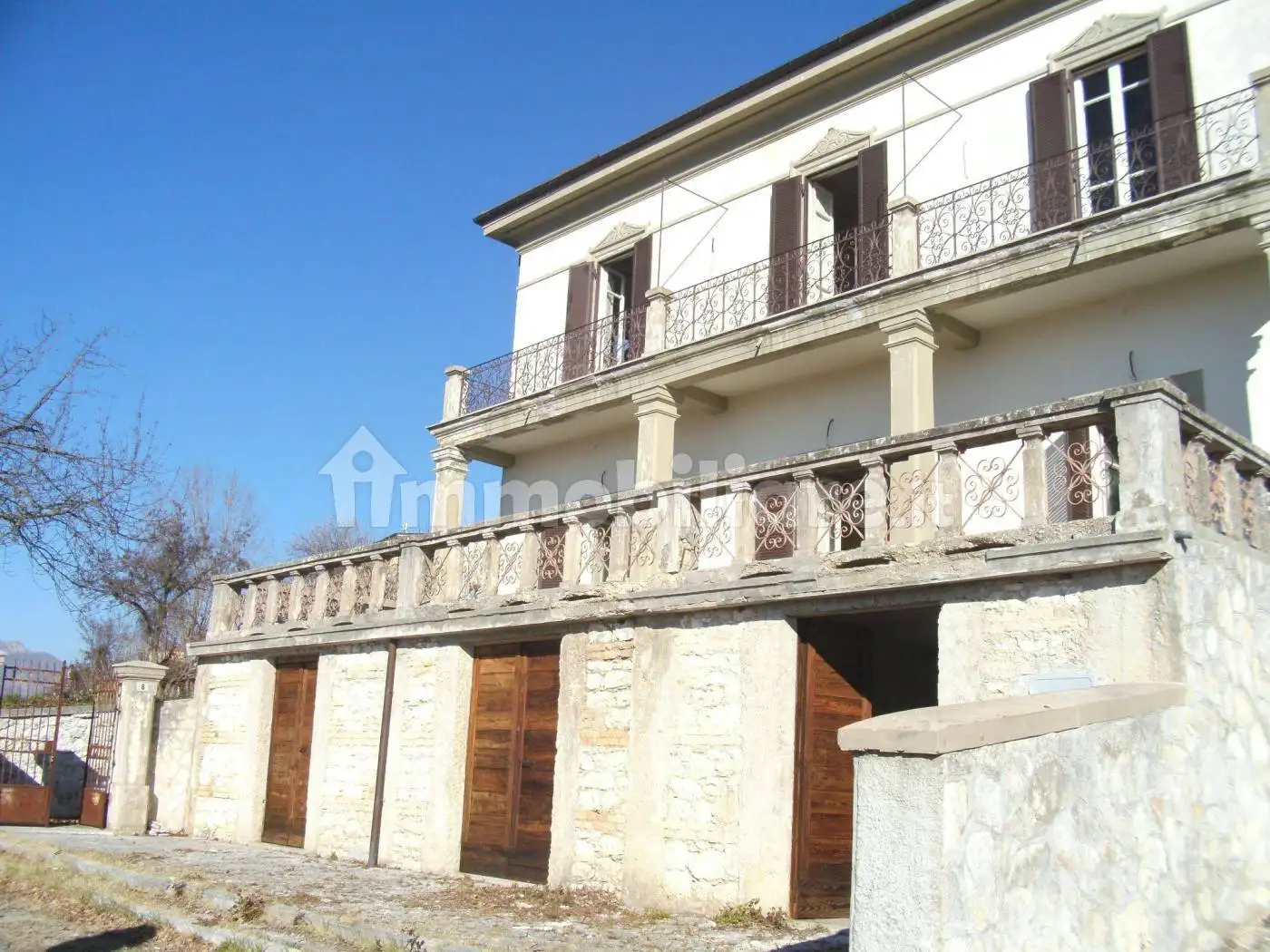 Palazzo - Edificio in vendita a Pescina