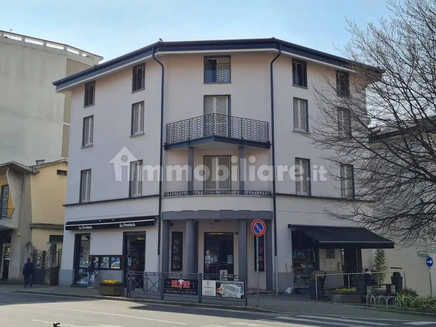 Palazzo - Edificio in vendita a Erba