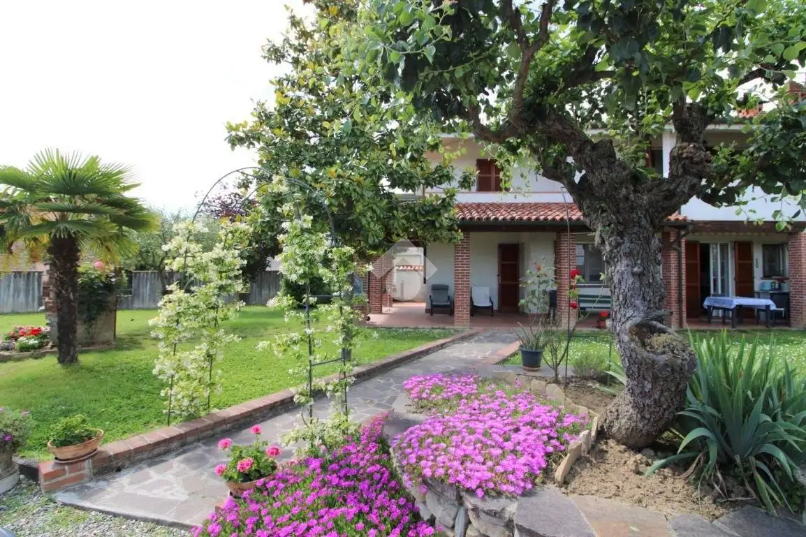 Casa indipendente in vendita a Terzo