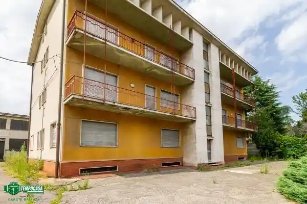 Palazzo - Edificio in vendita a Verano Brianza