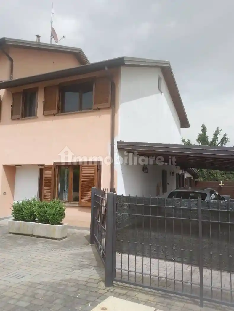 Villa in vendita a Pinarolo Po