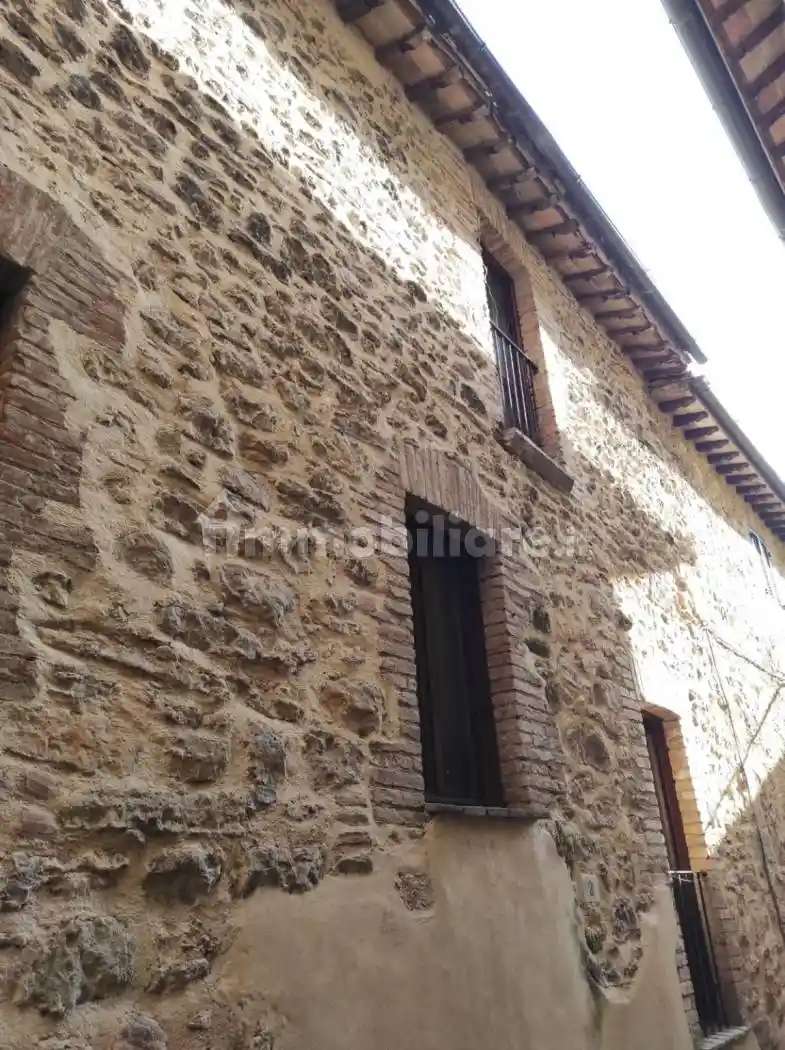 Palazzo - Edificio in vendita a Acquasparta