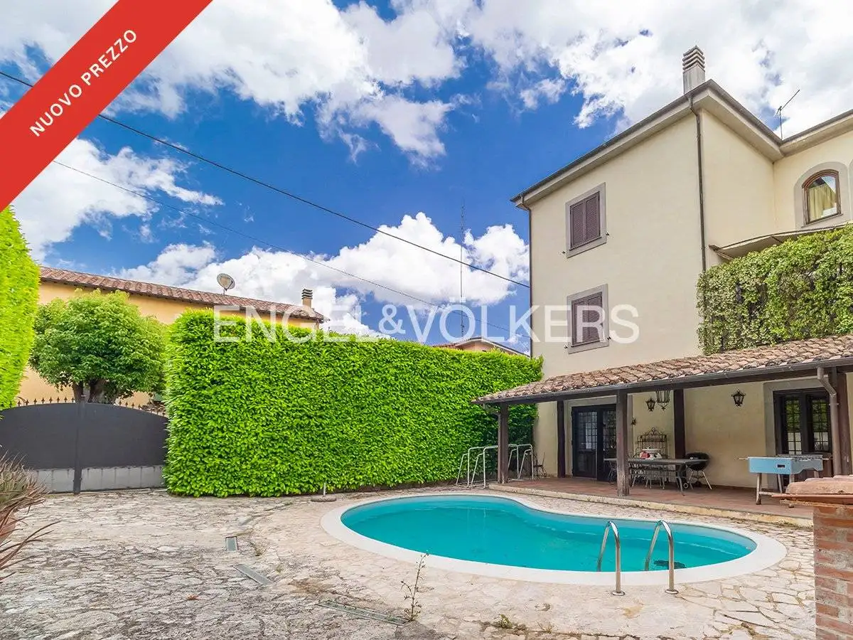 Villa in vendita a Castelnuovo di Farfa