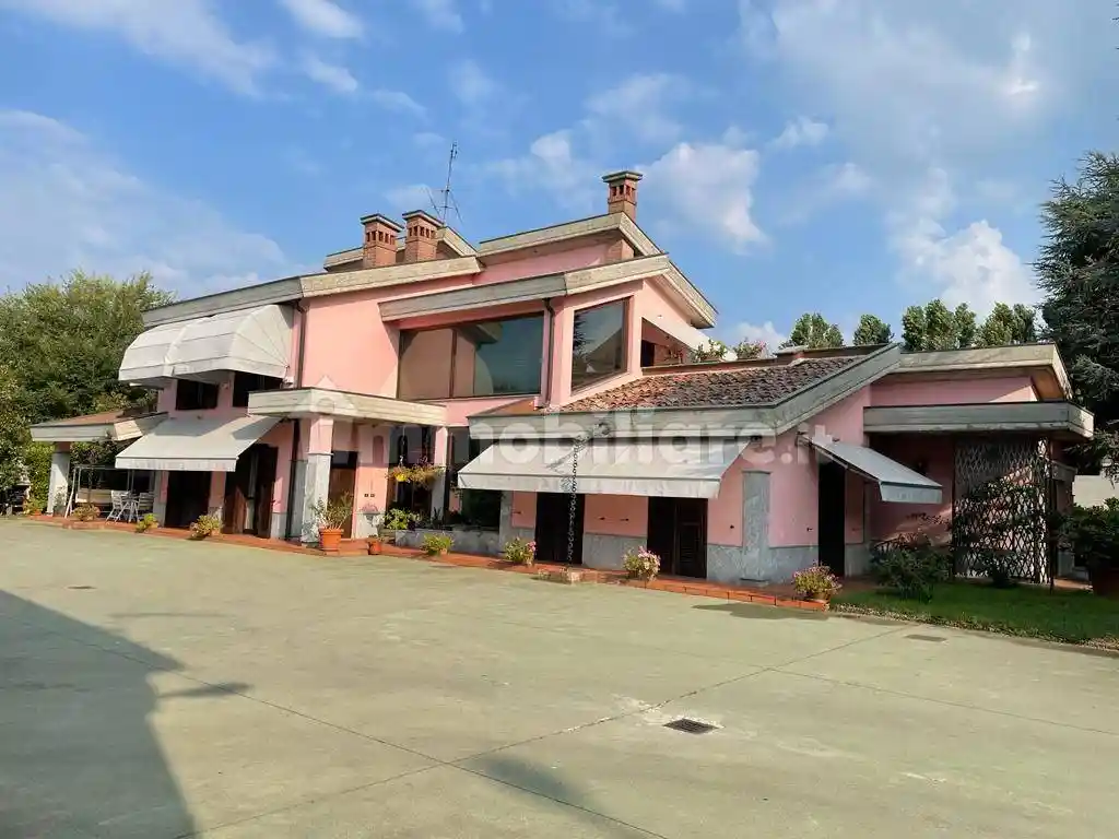 Villa in vendita a Cura Carpignano