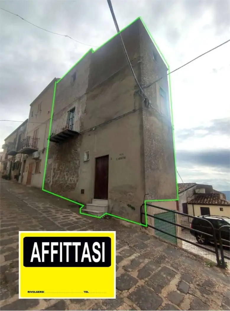 Casa indipendente in affitto a Sutera