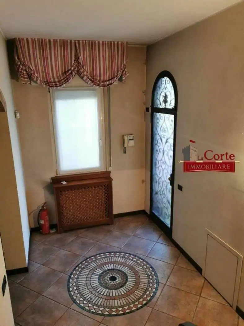 Villa unifamiliare via Pola San C., Centro, Caronno Pertusella - foto 2