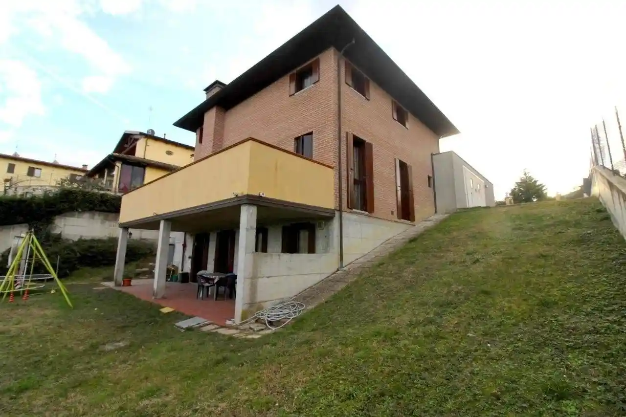 Villa in vendita a Santarcangelo di Romagna