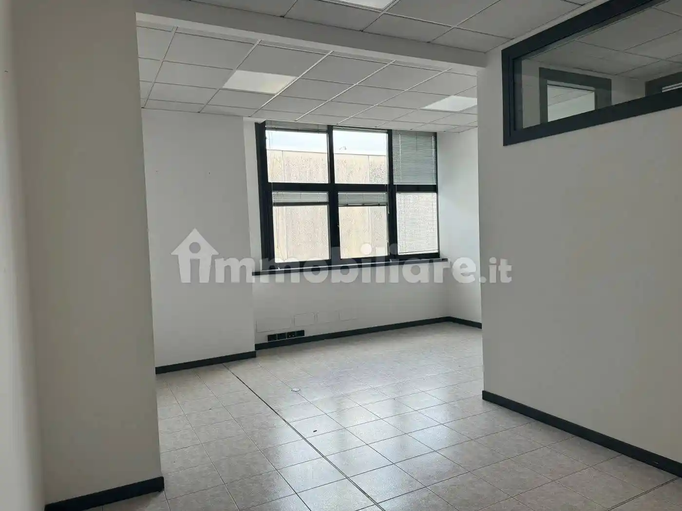 Palazzo - Edificio in Affitto - foto 3