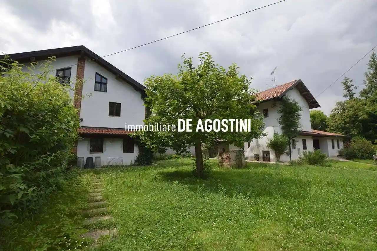 Casa indipendente in vendita a Agrate Conturbia