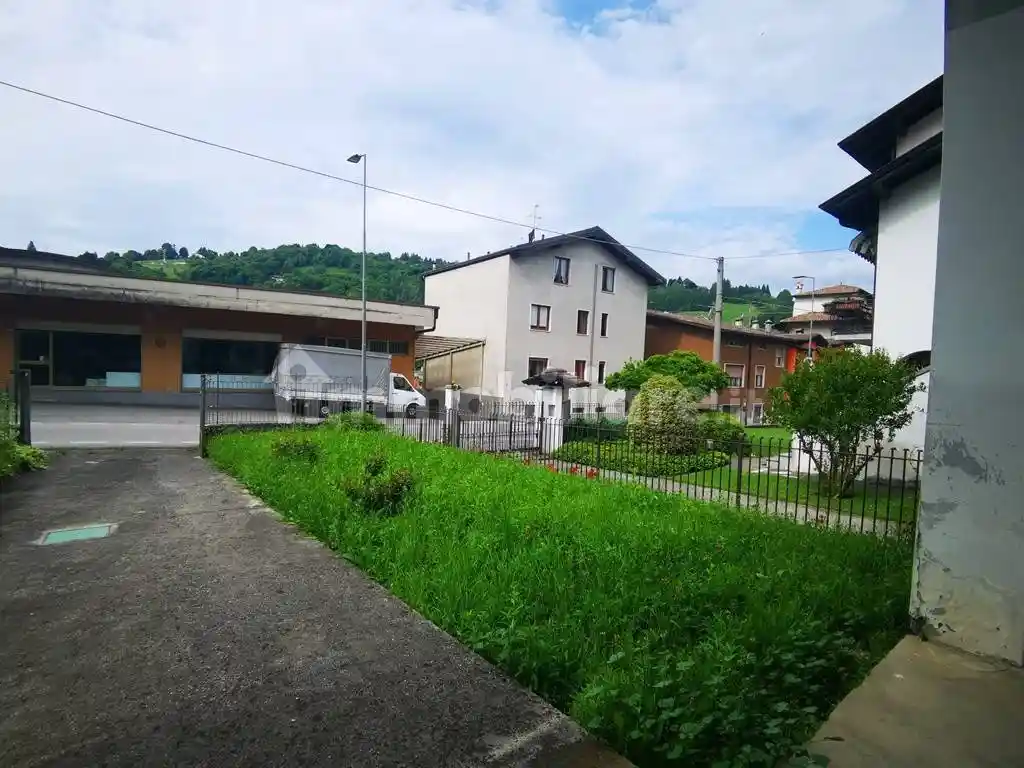 Villa in vendita a Leffe