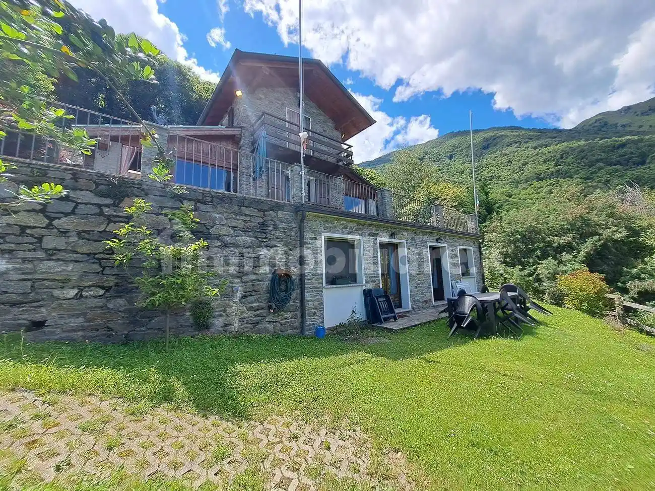 Villa in vendita a Pianello del Lario