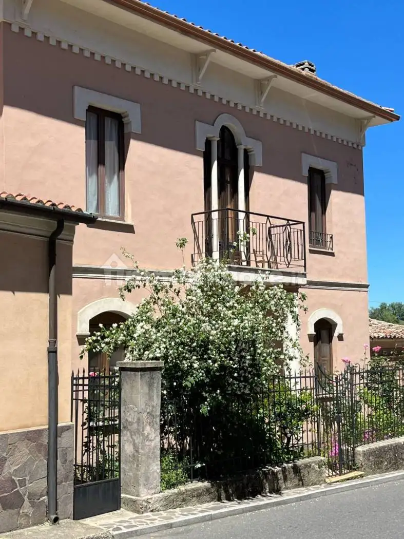 Appartamento in villa corso Umberto I 40, Centro, Aritzo - foto 2