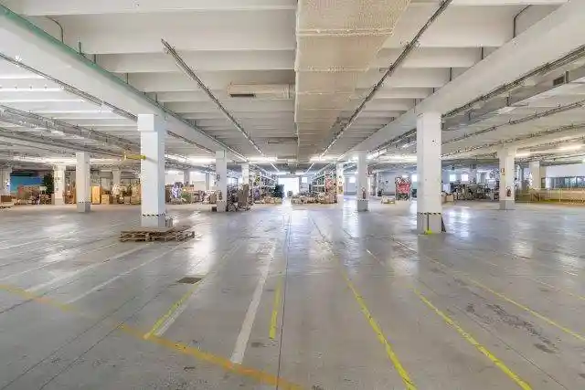 Palazzo - Edificio in Affitto - foto 2