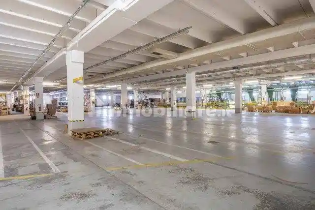 Palazzo - Edificio in Affitto - foto 3