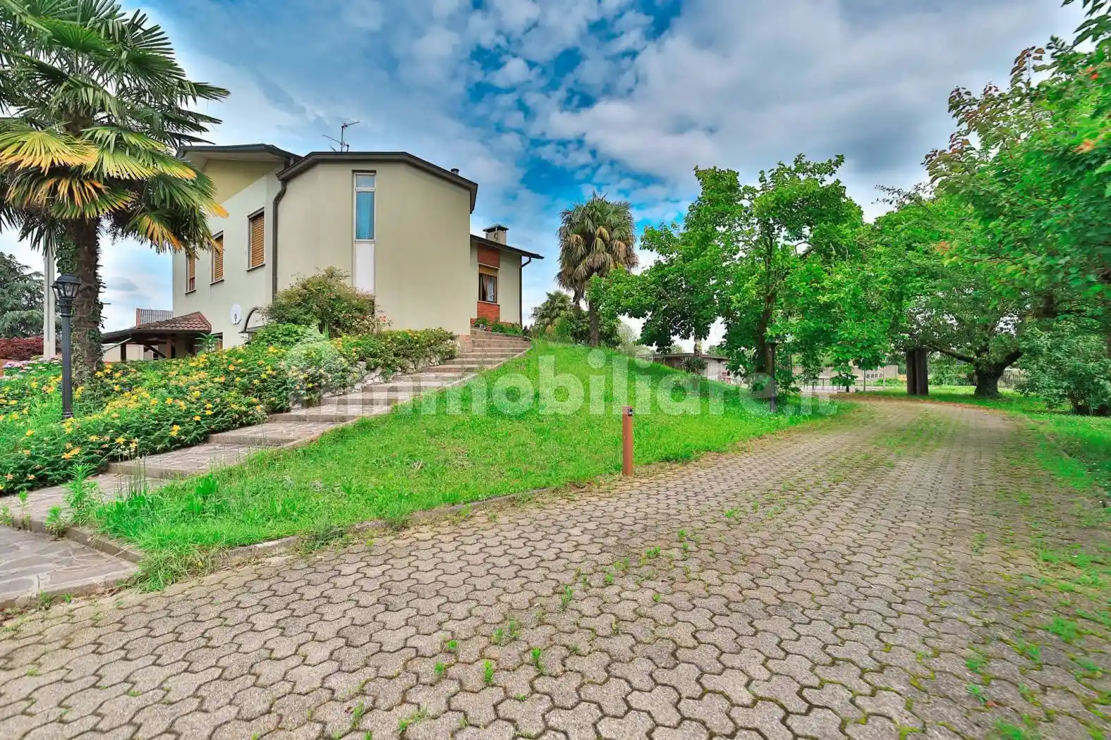 Villa in vendita a Cornate d'Adda