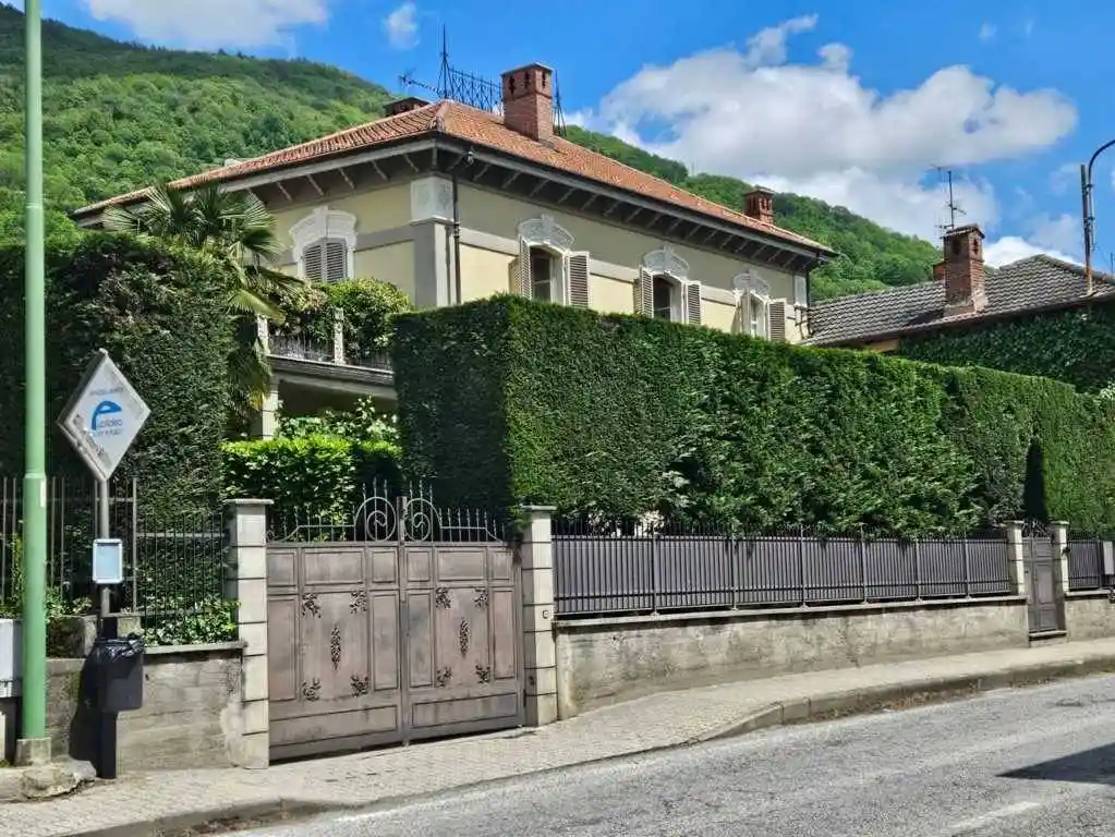 Villa in vendita a Pinasca