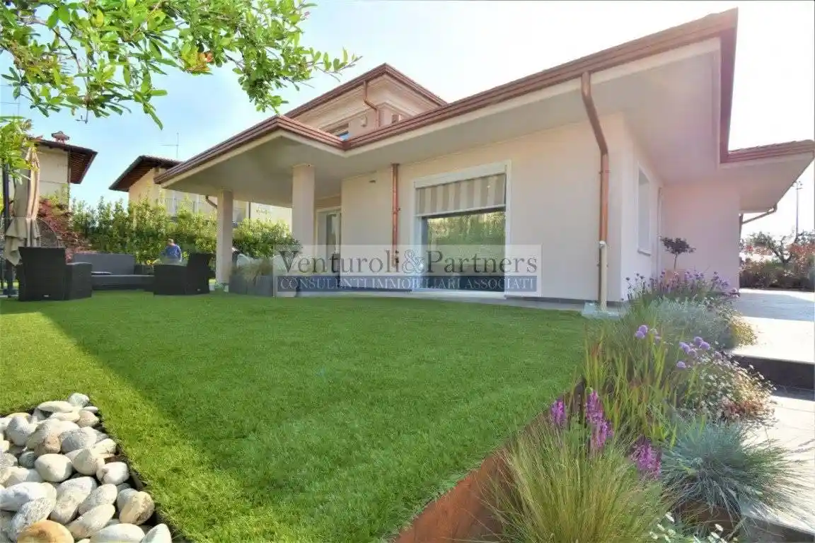 Villa in vendita a Manerba del Garda