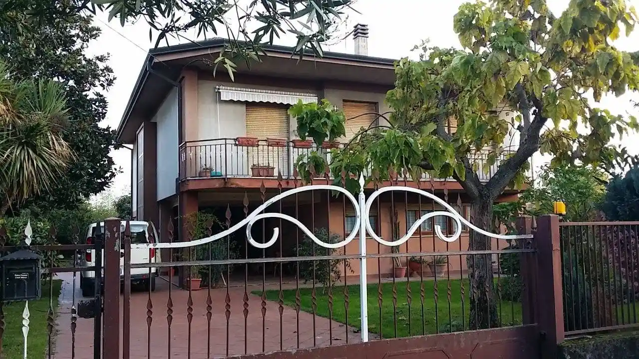 Villa in vendita a Sarzana