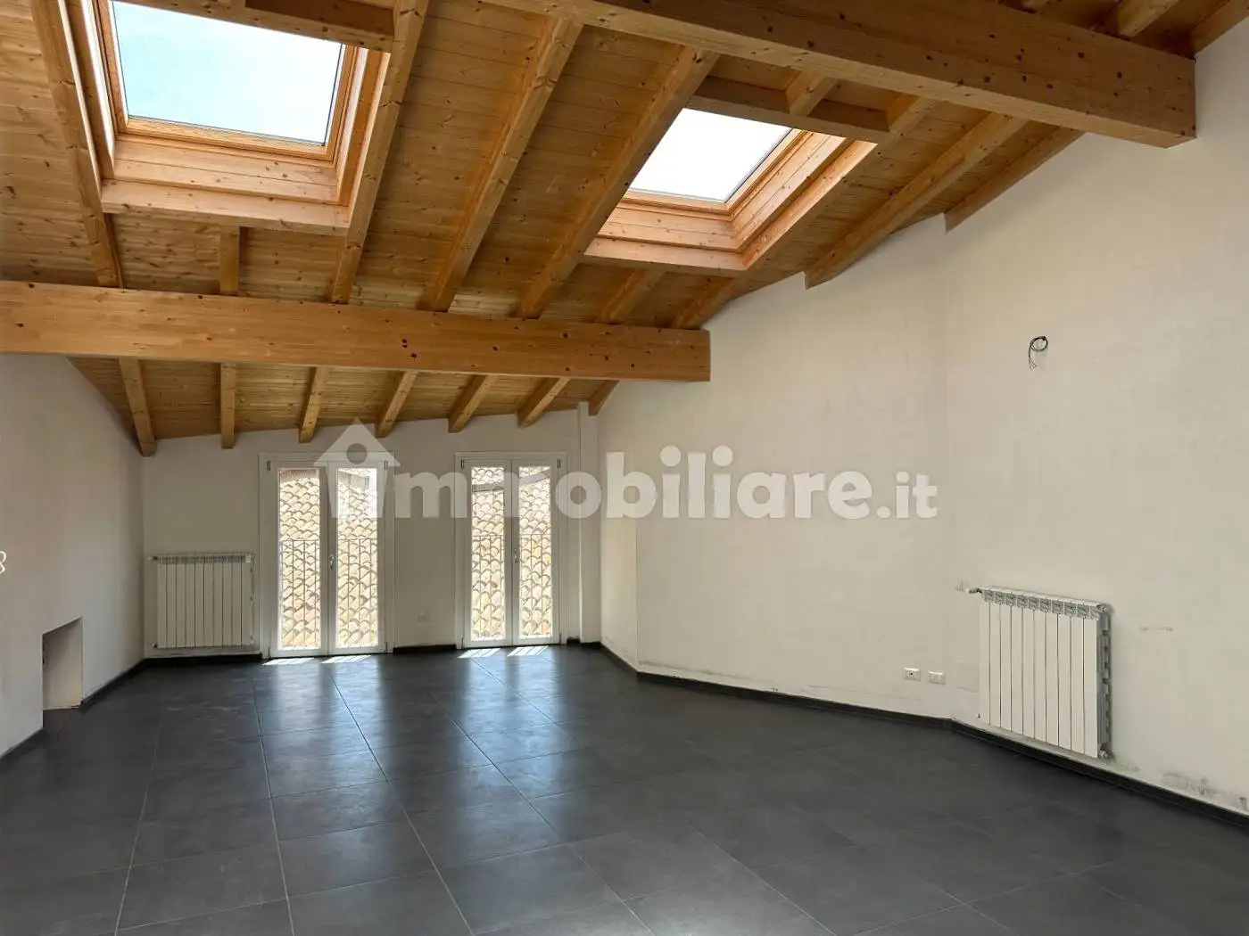 Appartamento in affitto a Albese con Cassano