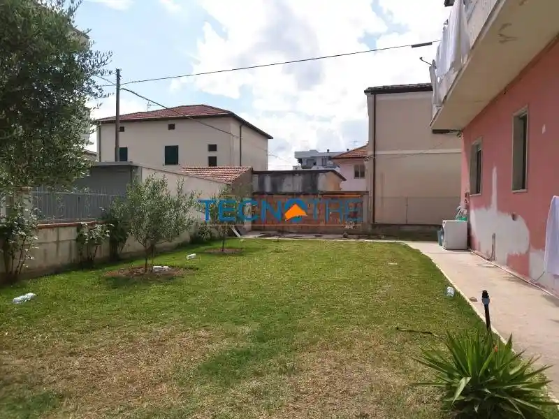 Quadrilocale via Capri 37, Villa Rosa, Martinsicuro - foto 2