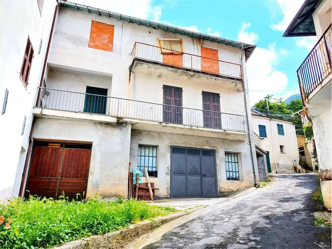 Appartamento in vendita a Armo