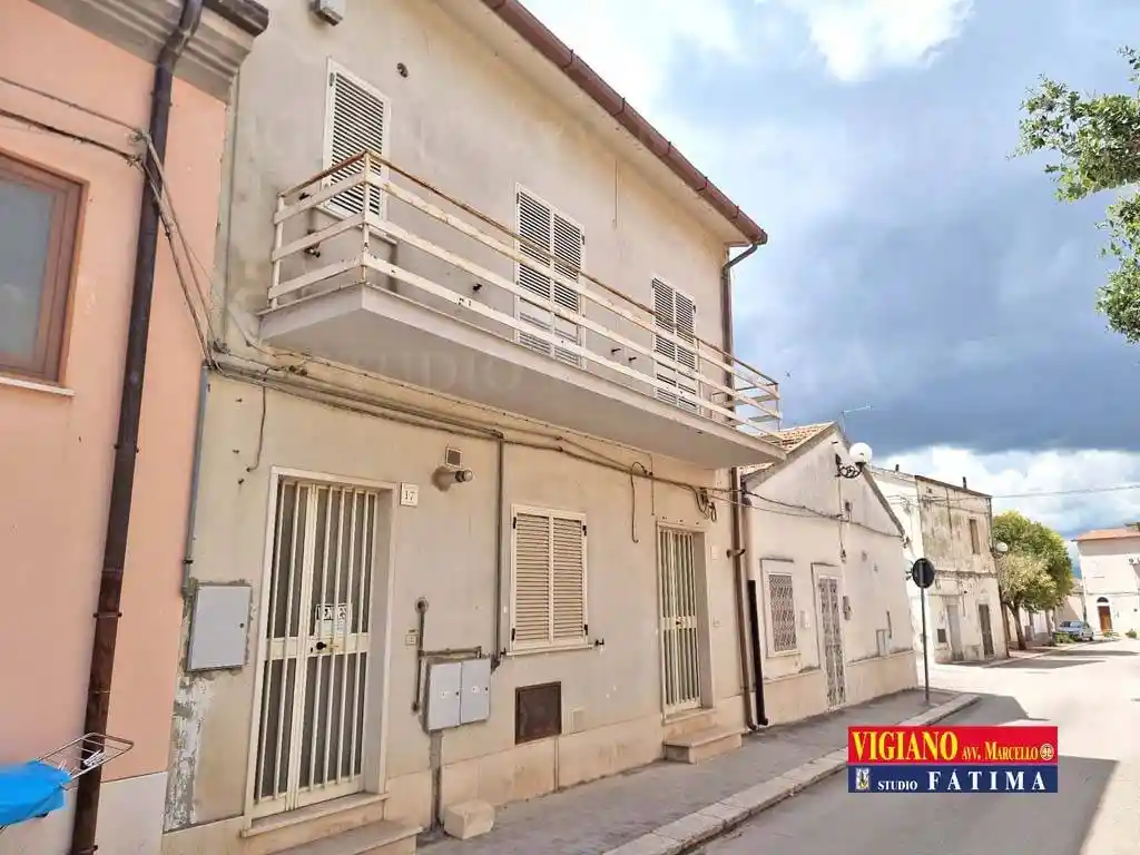 Trilocale via Basilio Leone 17, Castelluccio dei Sauri - foto 2