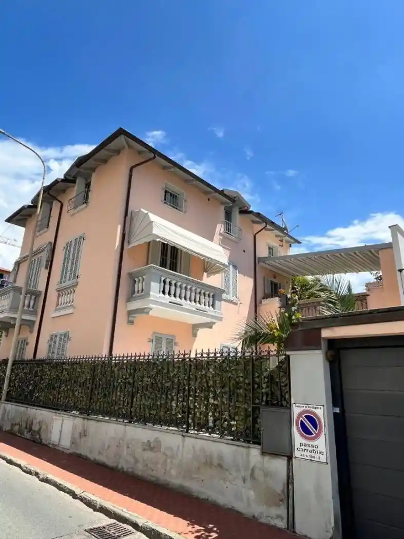 Villa in vendita a Bordighera