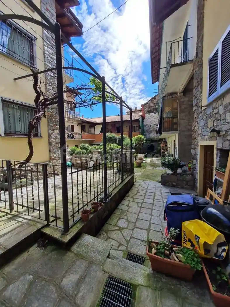 Casa indipendente in vendita a Massino Visconti