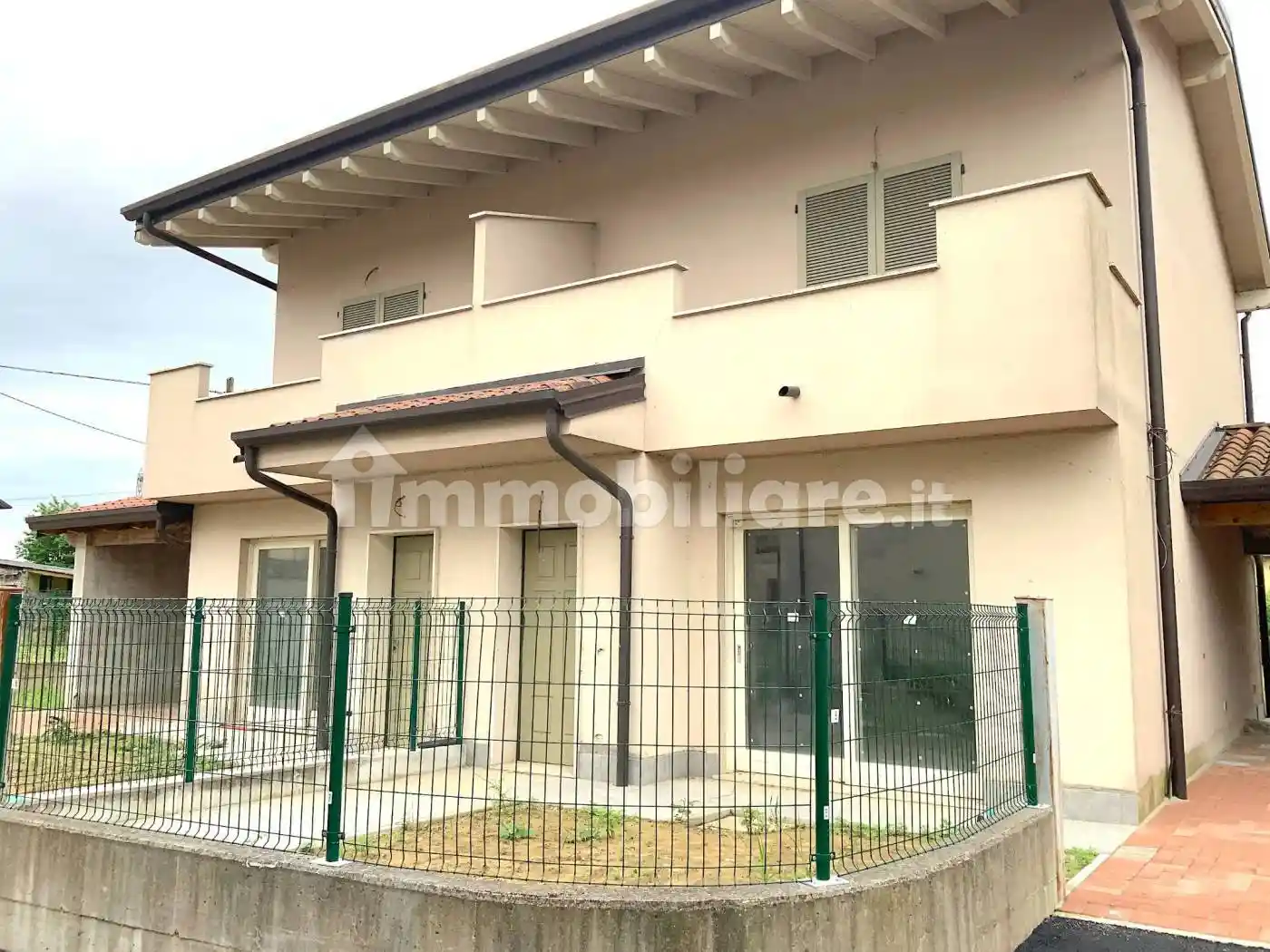 Villa in vendita a Sannazzaro de' Burgondi