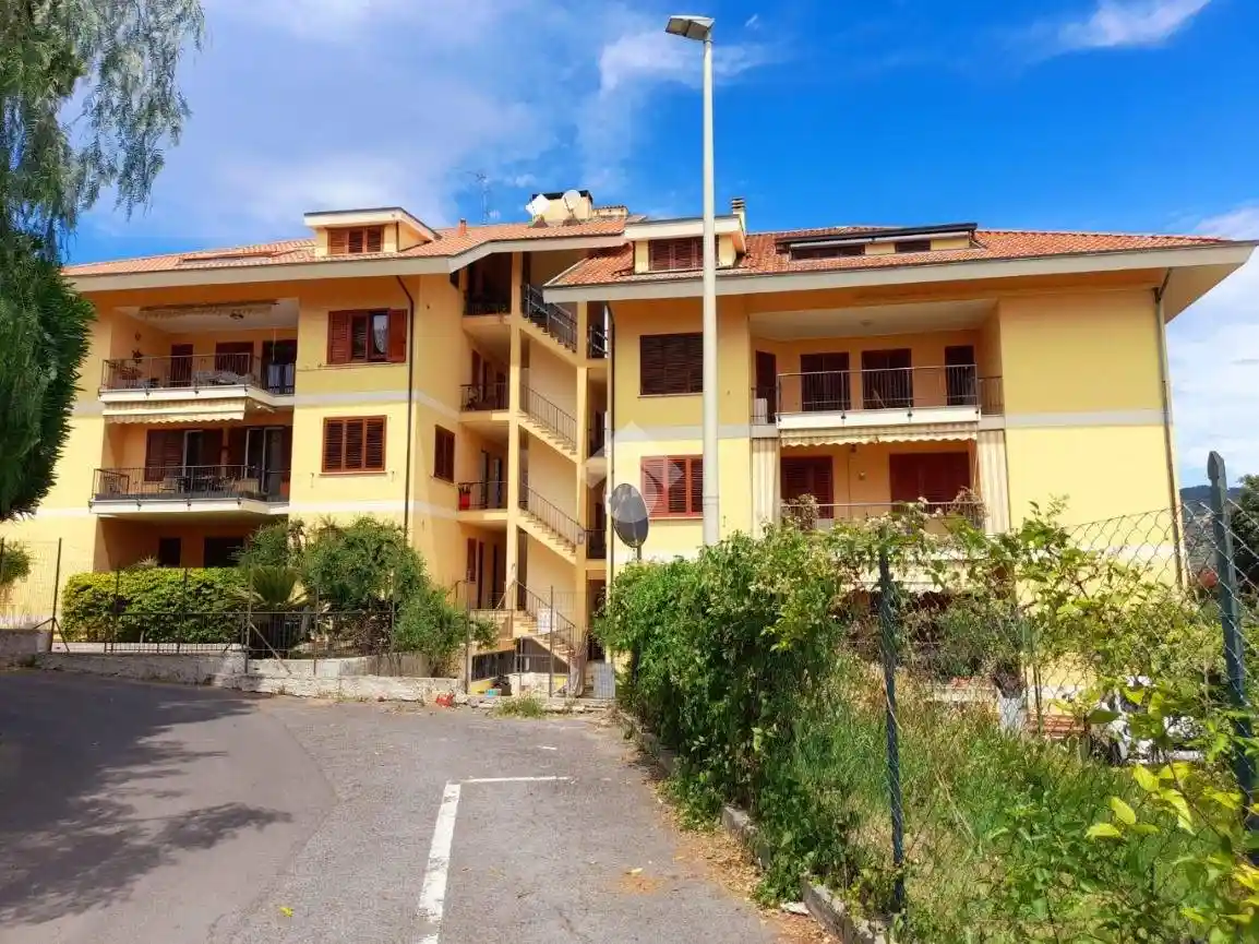 Appartamento in vendita a Diano Castello