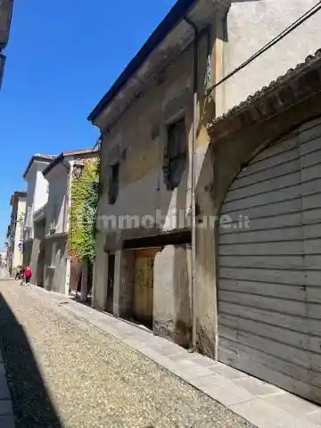 Casa indipendente in vendita a Piacenza