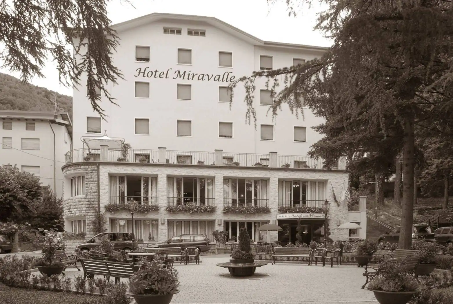 Palazzo - Edificio in vendita a Lizzano in Belvedere