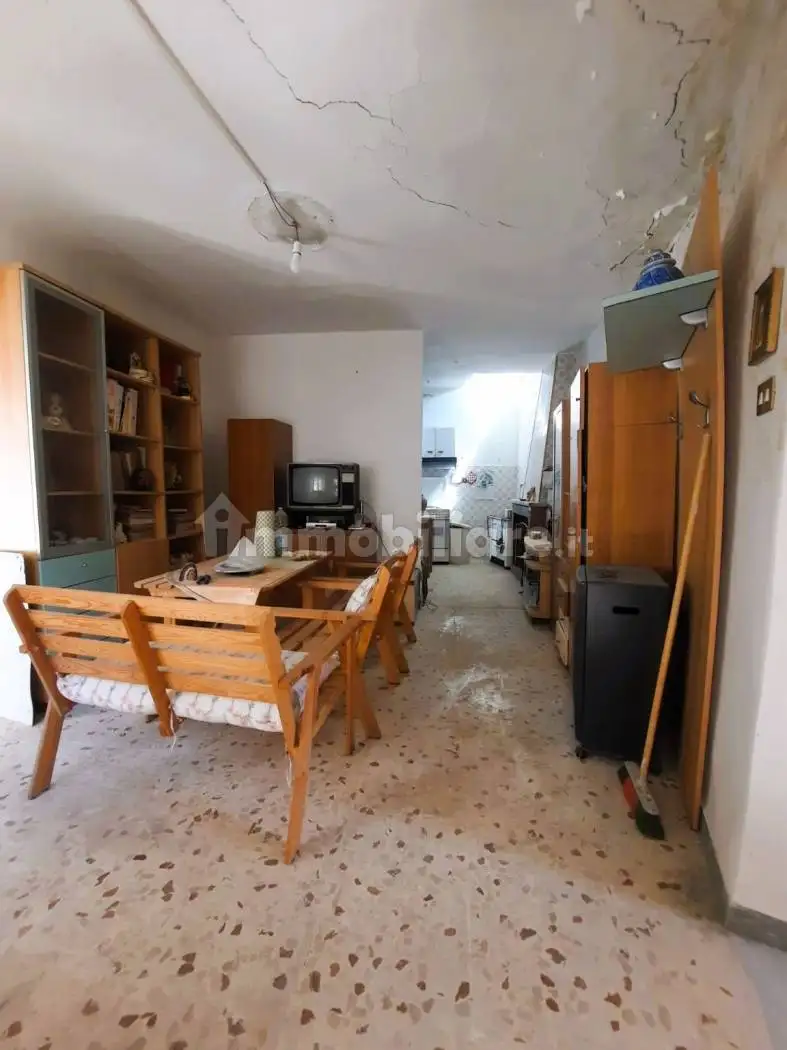 Trilocale via Giuseppe Garibaldi, Centro, Casperia - foto 2