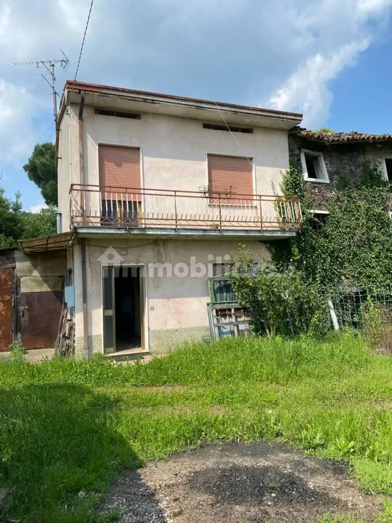 Rustico - Casale in vendita a San Giovanni Ilarione