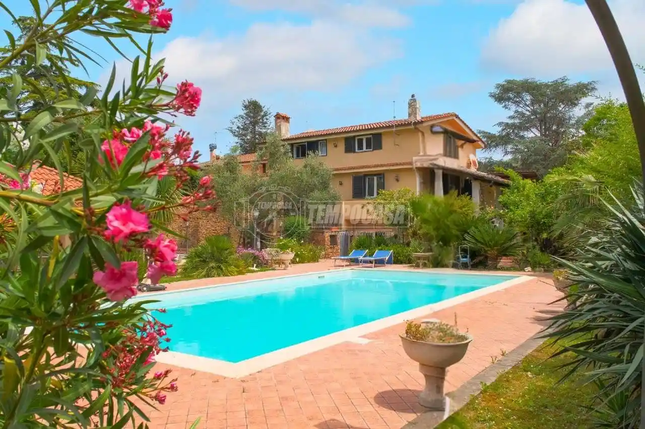 Villa in vendita a Formello