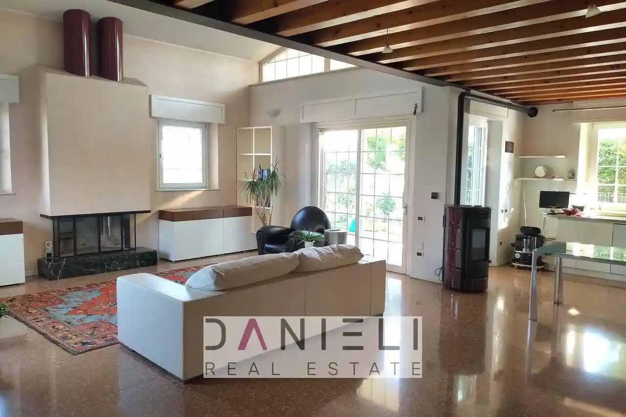 Villa in vendita a Montebello Vicentino