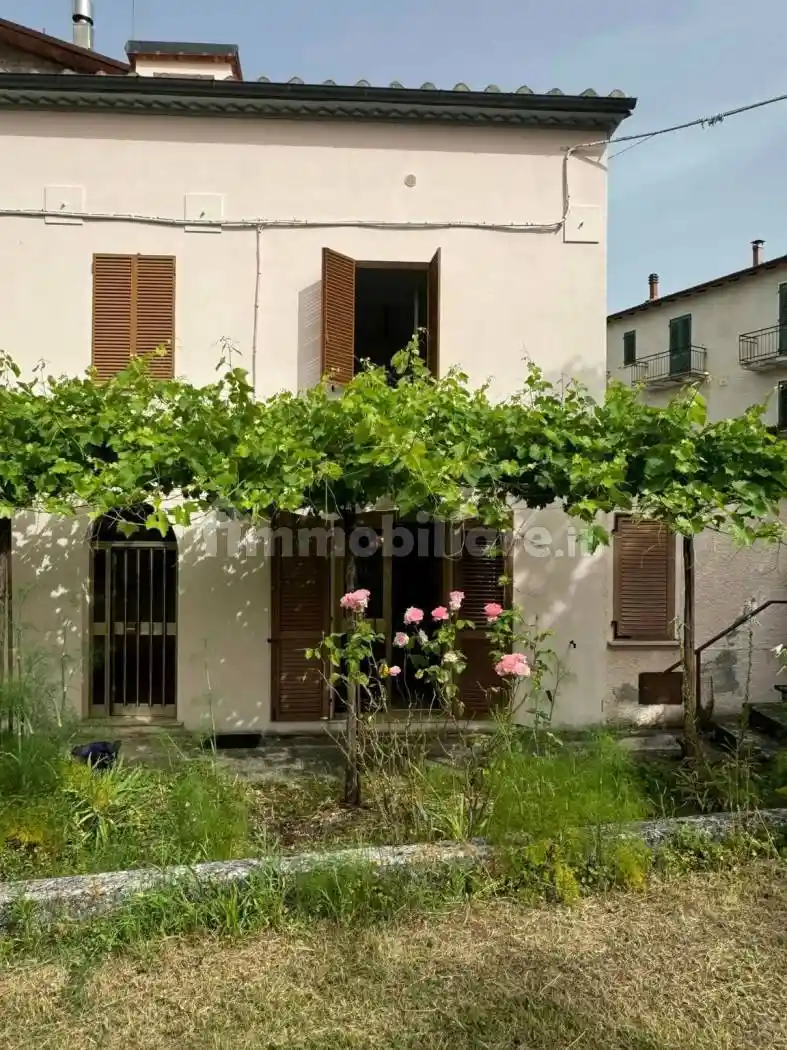 Casa indipendente in vendita a Fossato di Vico