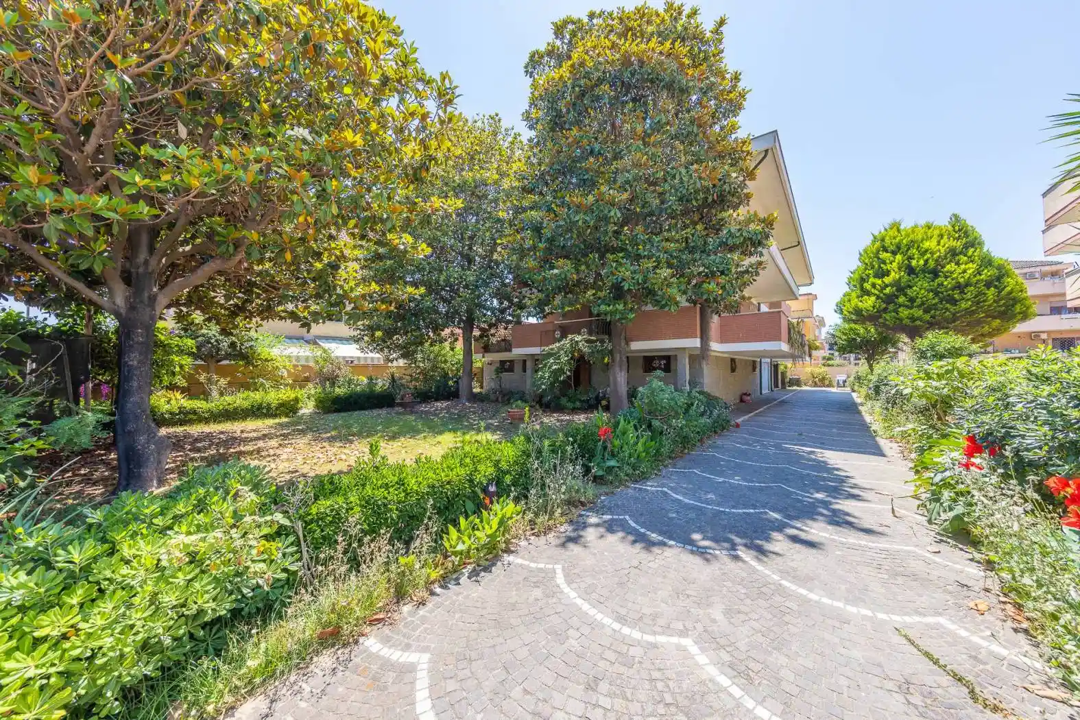 Palazzo - Edificio in vendita a Fiumicino