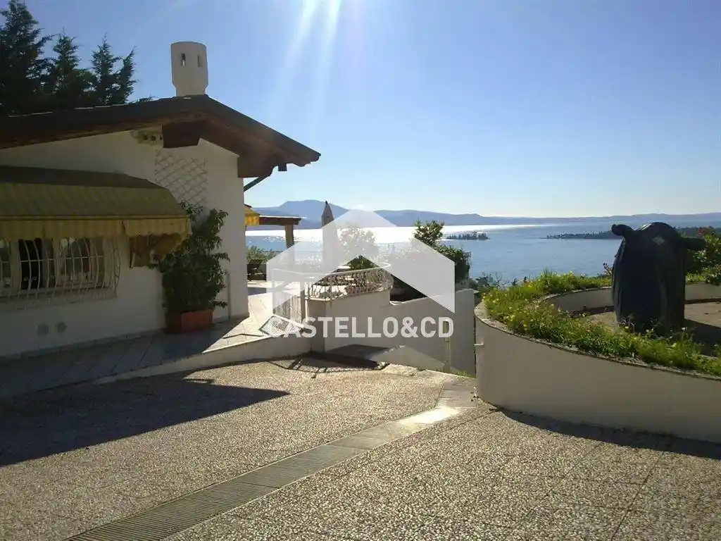 Villa in vendita a Manerba del Garda