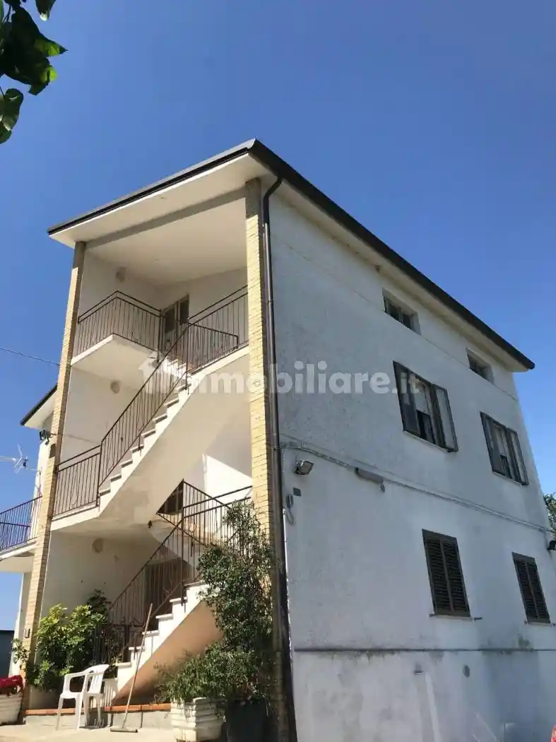 Palazzo - Edificio in vendita a Monte Vidon Combatte