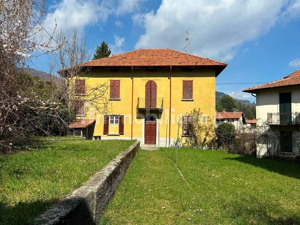 Villa in vendita a Caglio