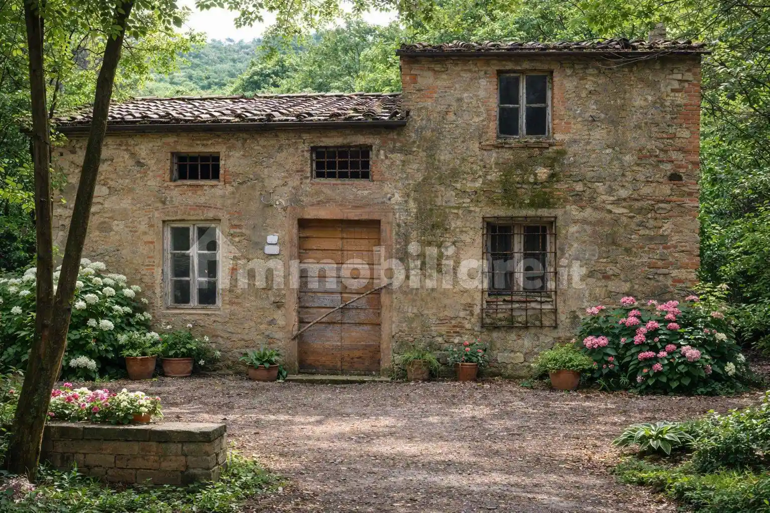 Rustico - Casale in vendita a Lucca