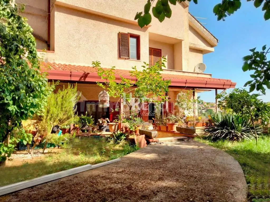 Villa in vendita a Carolei