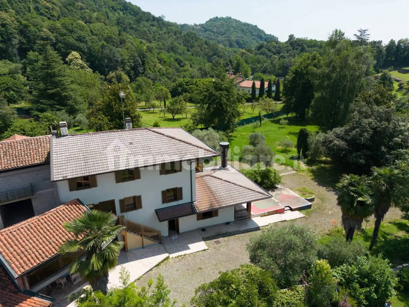 Villa in vendita a Magnano in Riviera
