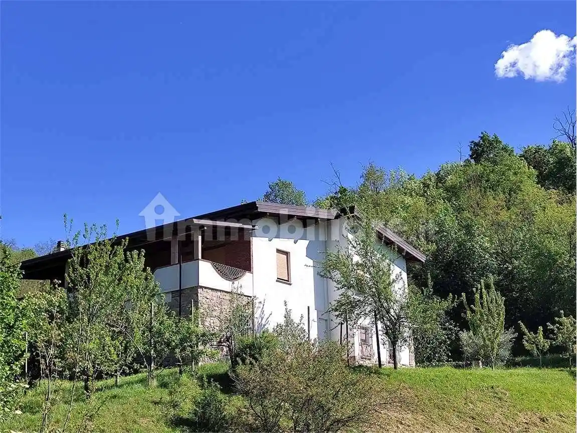 Villa in vendita a Lugagnano Val d'Arda