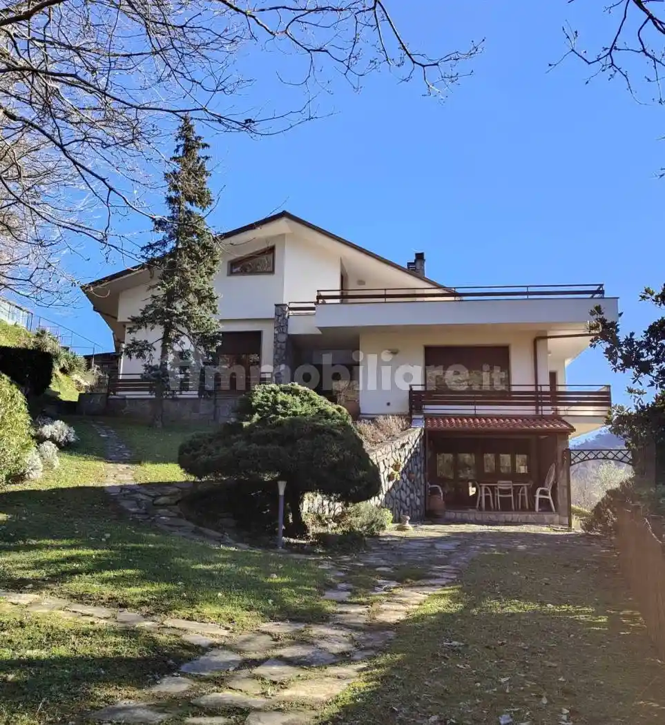 Villa in vendita a Podenzana